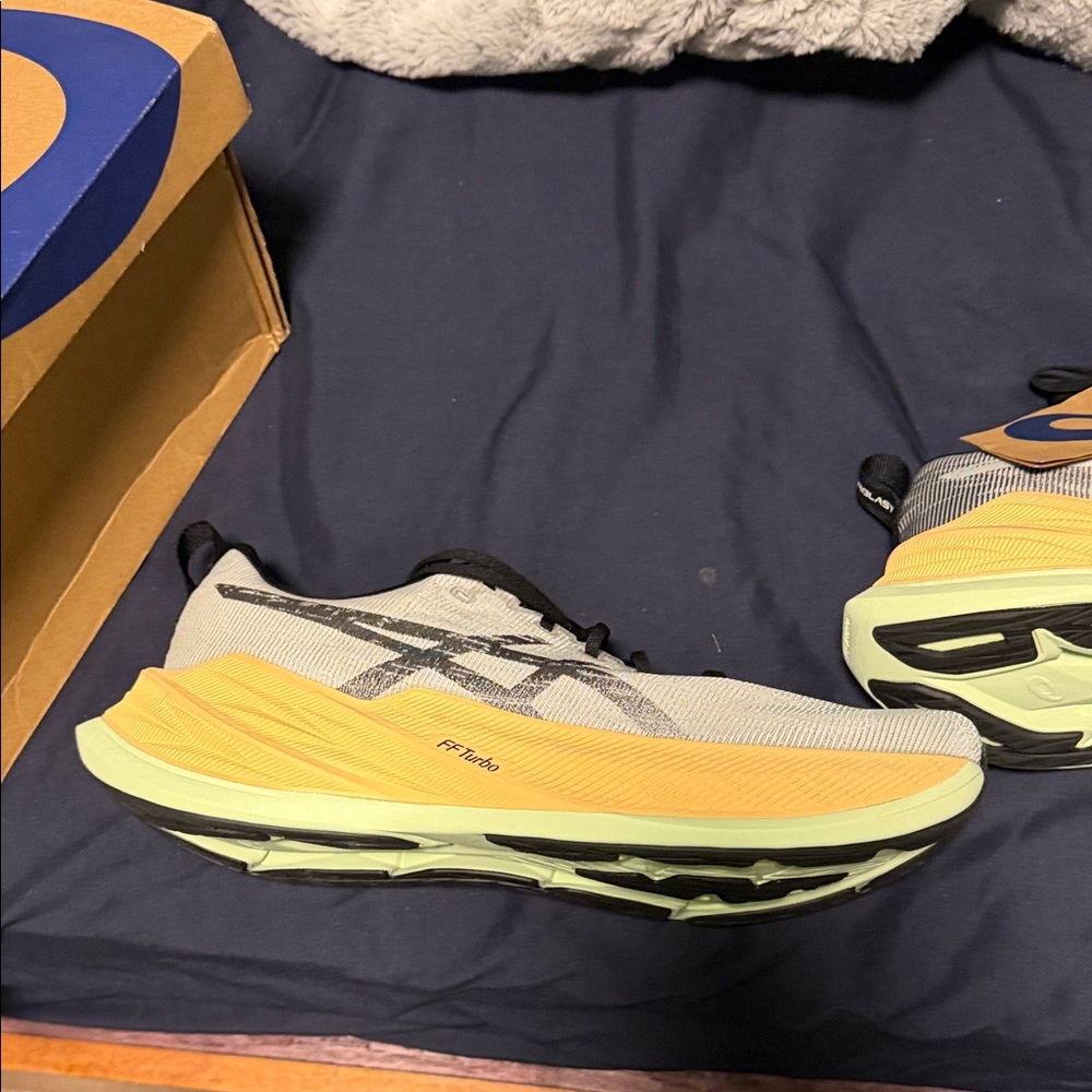Asics mens Superblast v1 size 13 - Picture 4 of 6